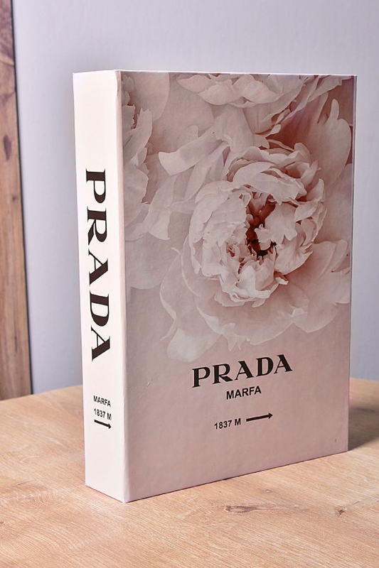 Prada книга декорация